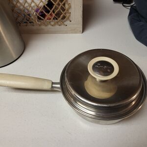 Stainless Steel Saucepan with Cream Handle